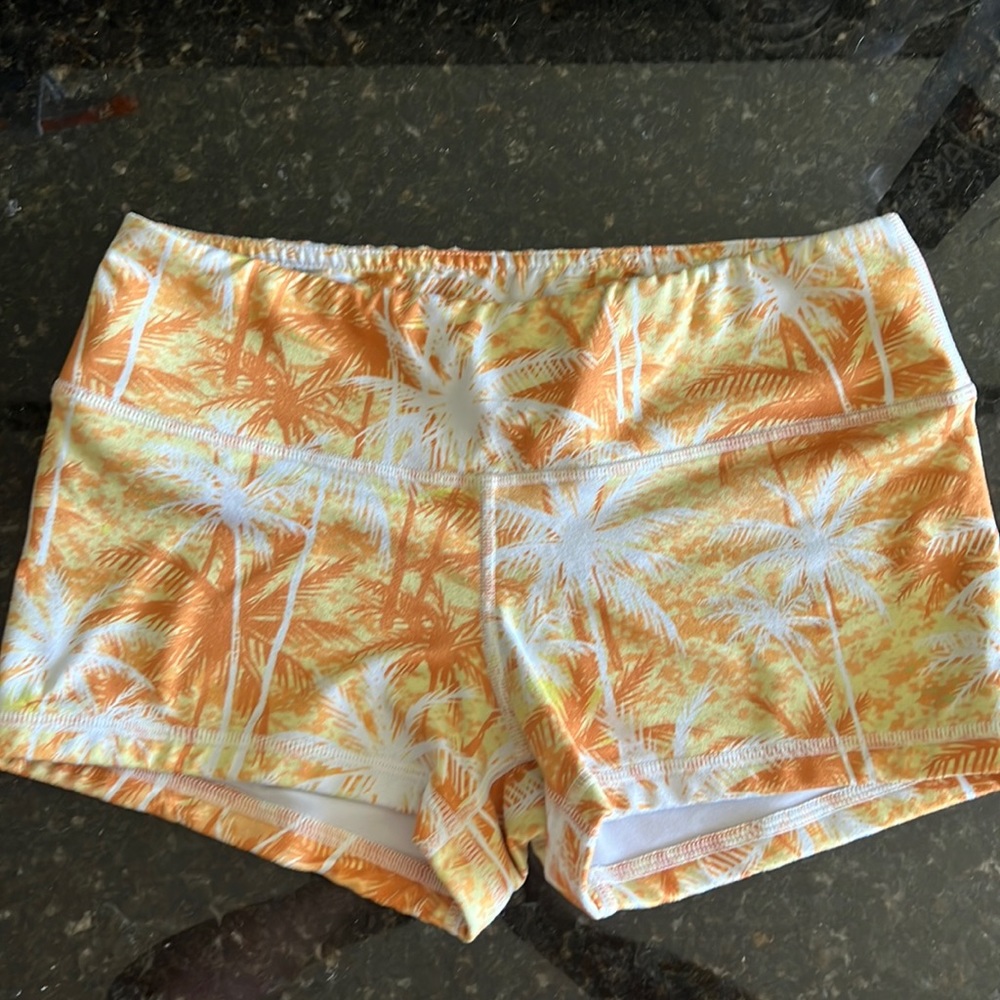 Yellow palm tree FLEO shorts size small